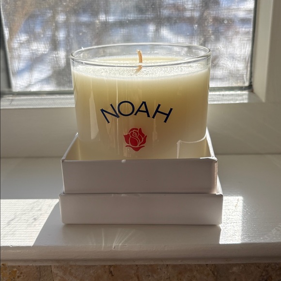 Noah NYC Cream Scented Candle - Picture 2 of 4